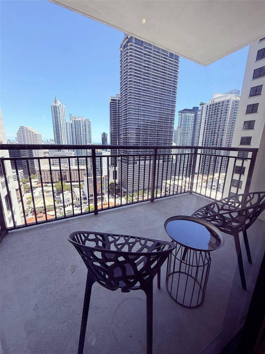 Live above it all in the heart of Brickell !