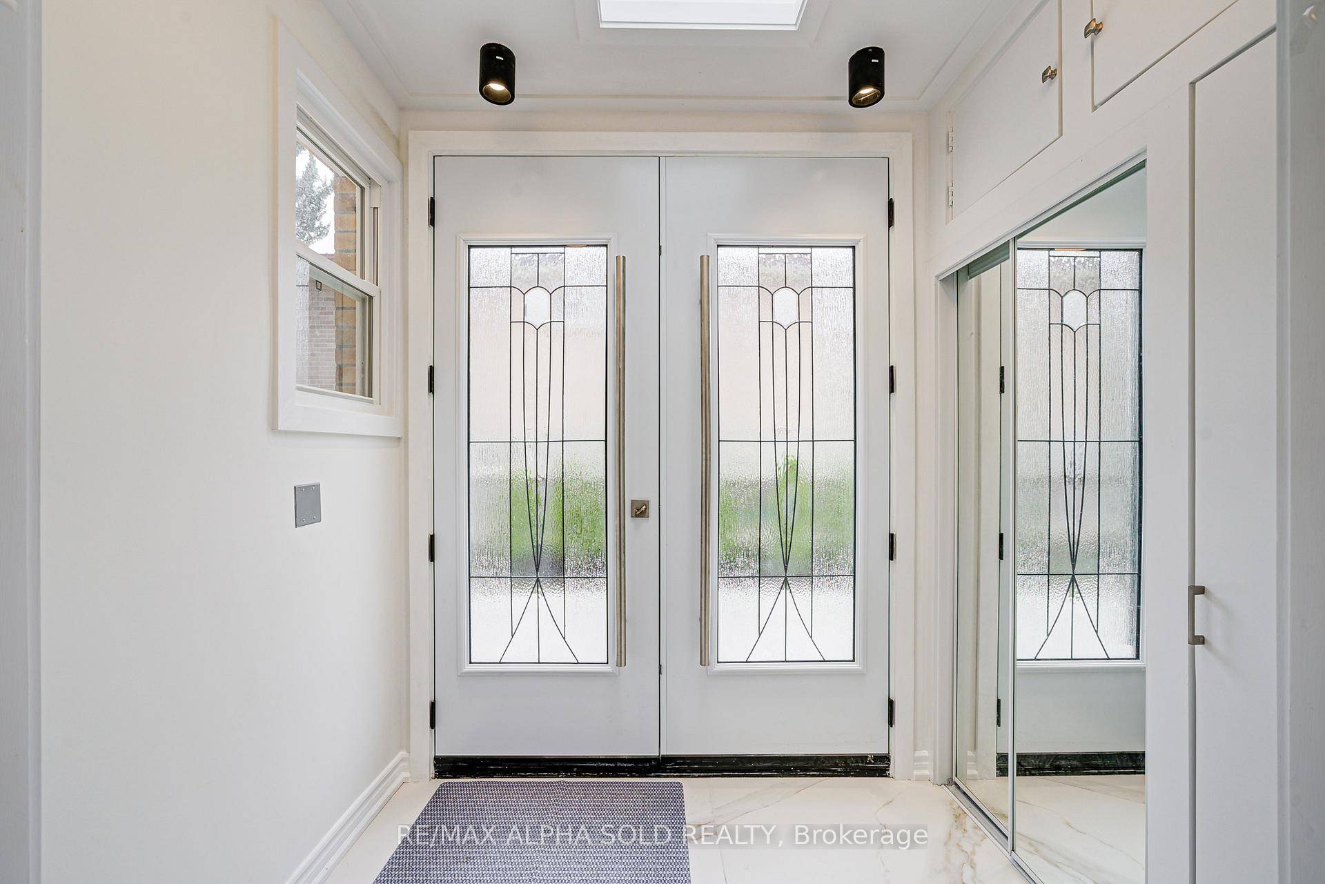 Welcome to 16 Arrowflight Drive !