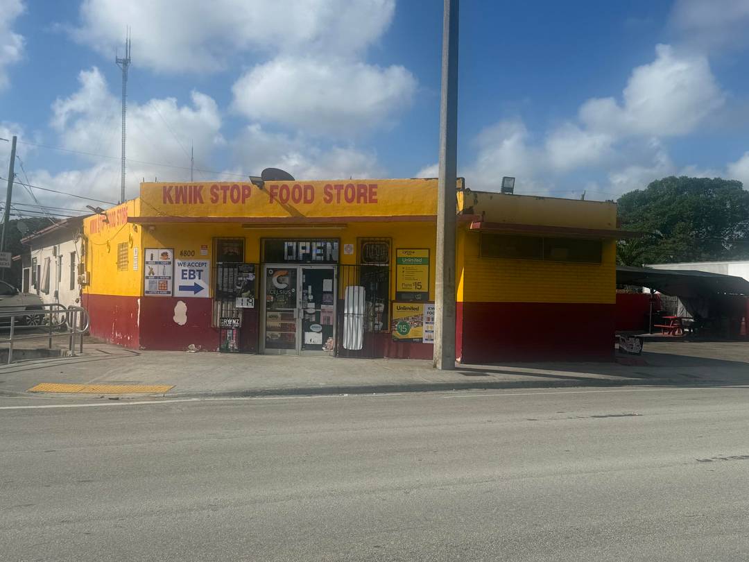 Own this well established convenience store !