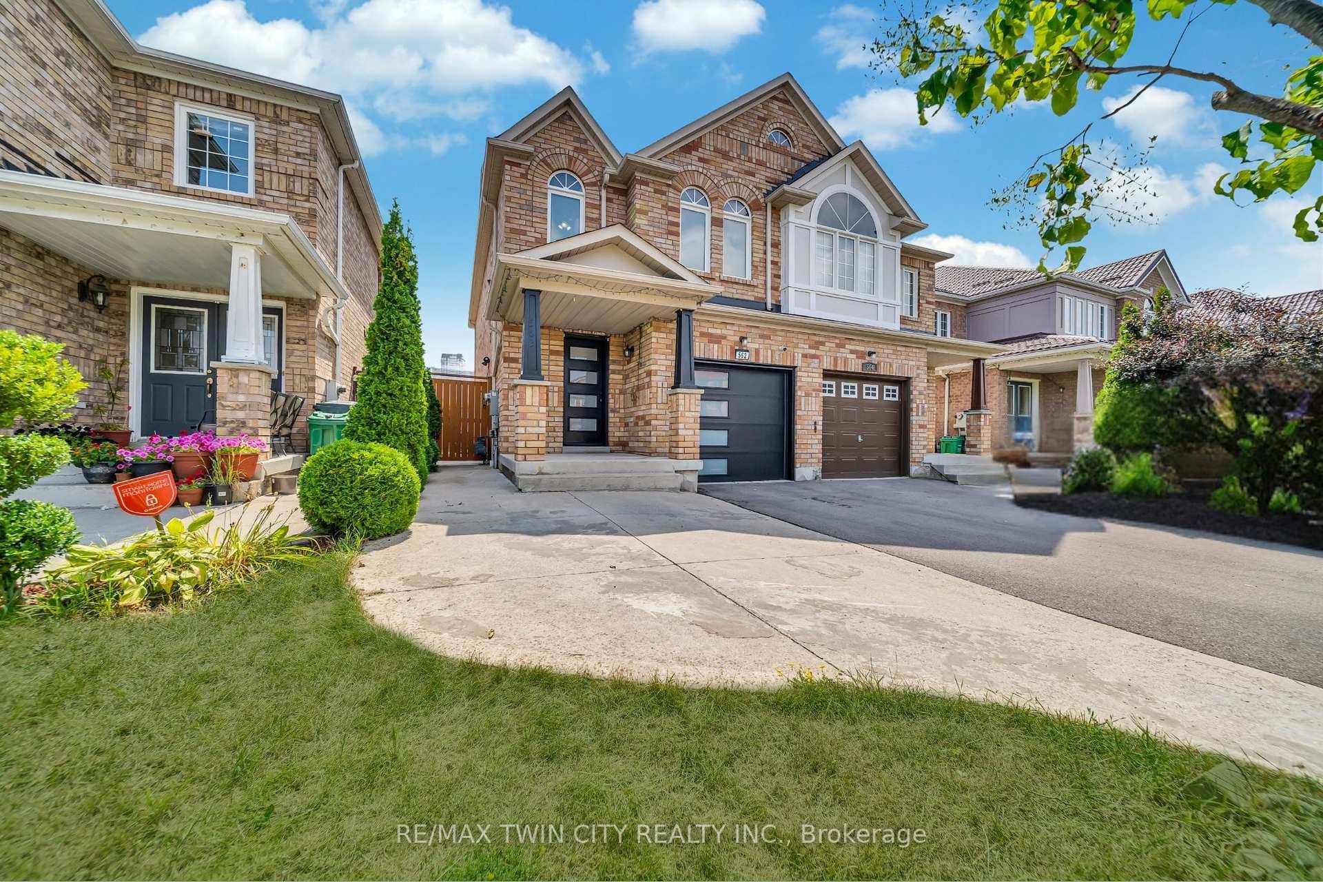 562 Orange Walk Crescent, Mississauga With This Location, Dont Wait to View !