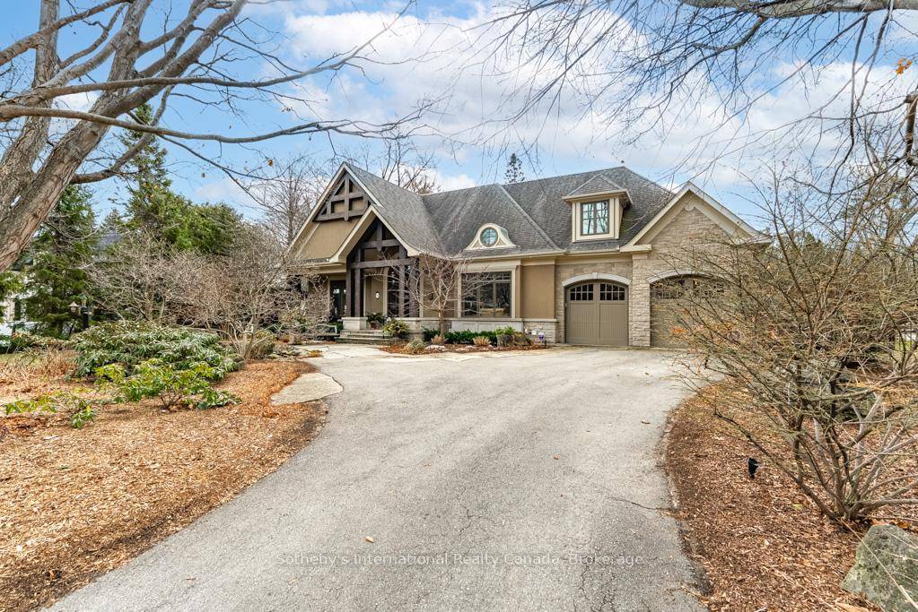 This Rattray Park Estate home offers one floor living at its finest !