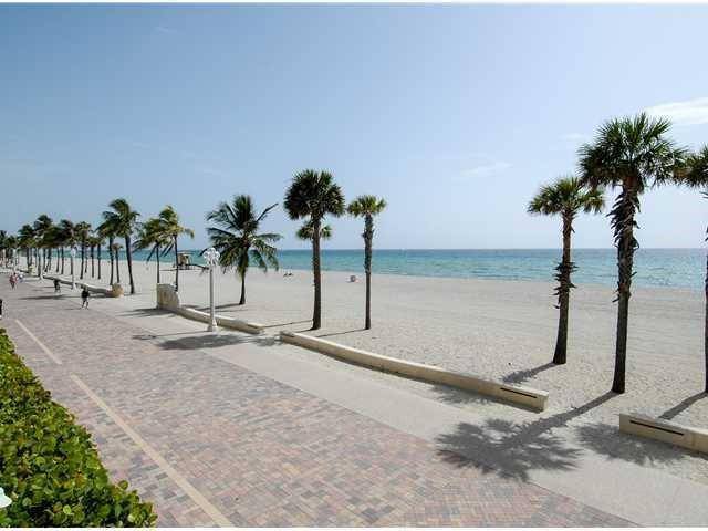 REDUCED OCEANFRONT LOT DIRECTLY ON THE WORLD FAMOUS HOLLYWOOD BEACH BROADWALK !