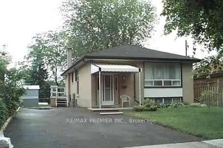 Beautiful Spacious For Large Family 3 Bedroom on Main Floor, 3 Bedroom Basement, 4 Piece Washroom on Main Floor, 3 Pc Washroom Basement, 2 Full Kitchen, 2 Stove, 2 Fridge, ...