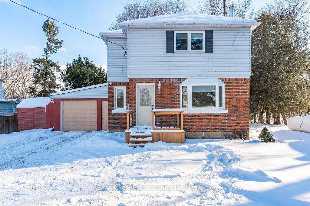 Welcome to 7210 Hwy 7 W, a fantastic 3 bedroom home nestled on a fully fenced half acre lot, just a 3 min drive to downtown Acton !