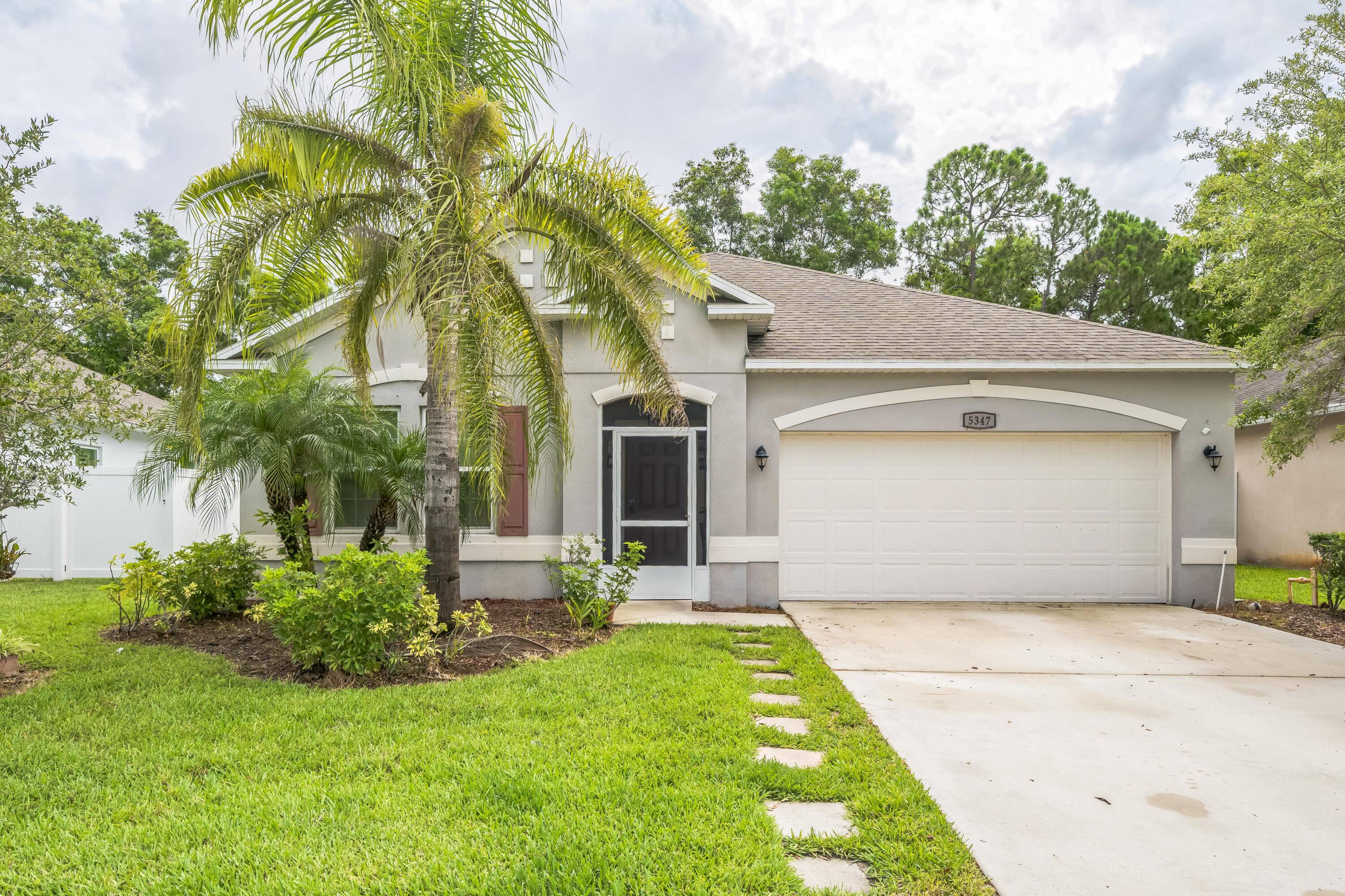 Priced to sell ! This well maintained 3 bedroom, 2 bathroom Den home in Winer Lakes offers 2, 000 square feet of comfortable living space with an open floor plan ...