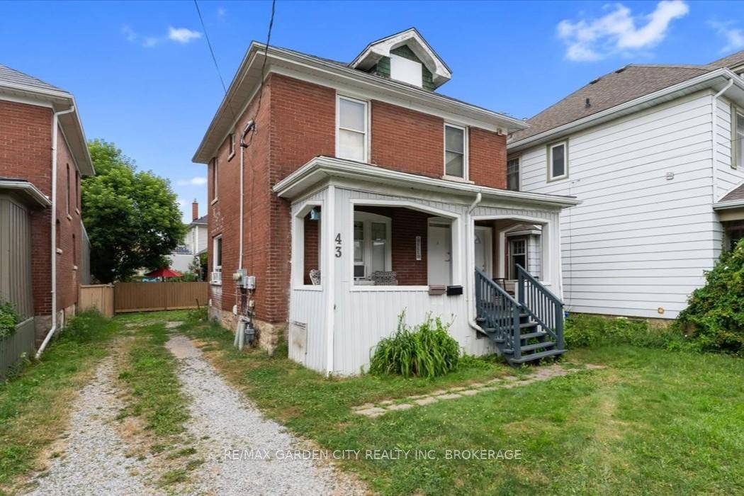 Great valued multi residential property with 6 bedrooms, 5 bathrooms, and 2 kitchens fully rented producing substantial income.