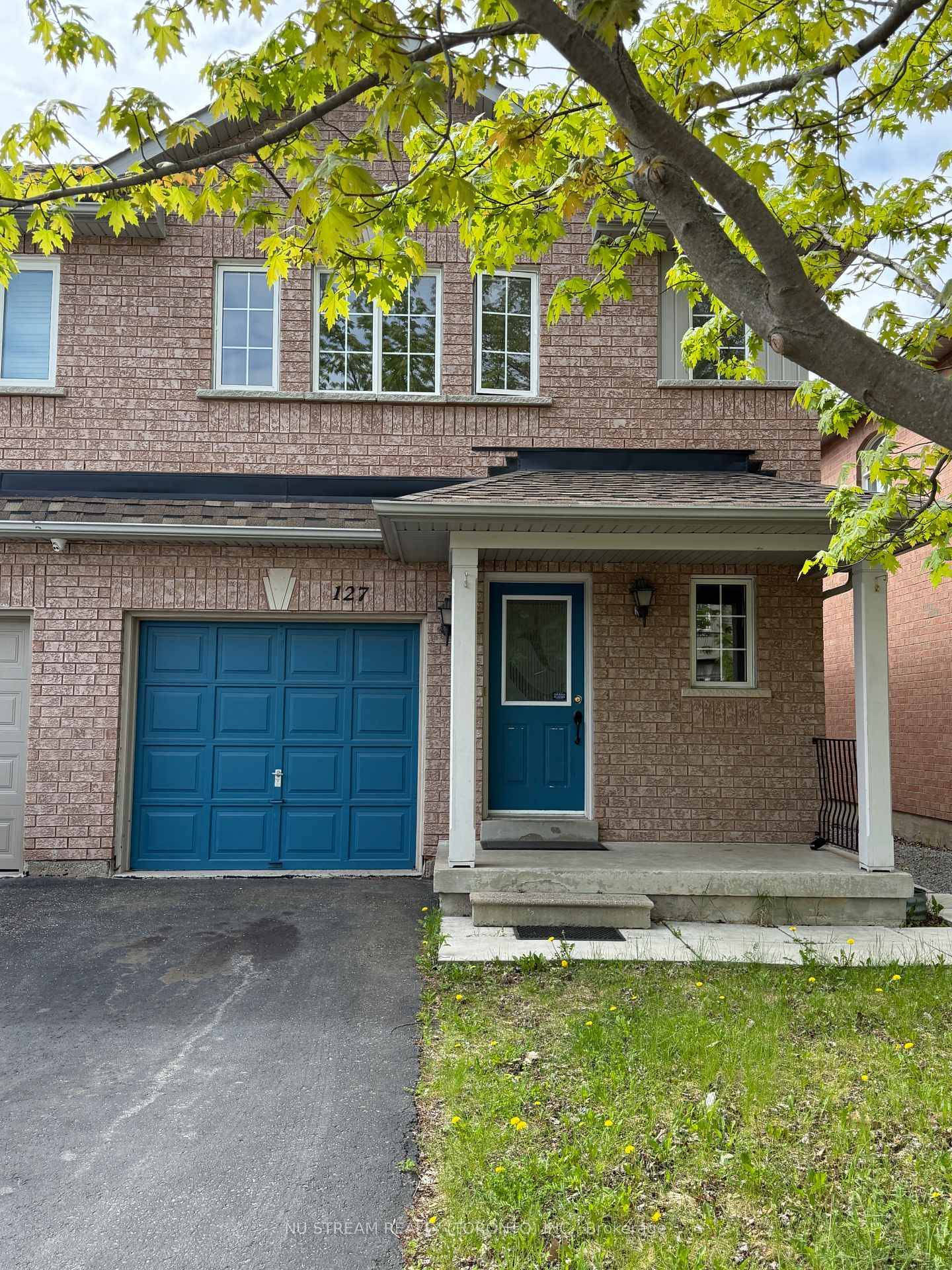 Fantastic Sun Filled Semi Detached Home In Best Of Berczy Park.