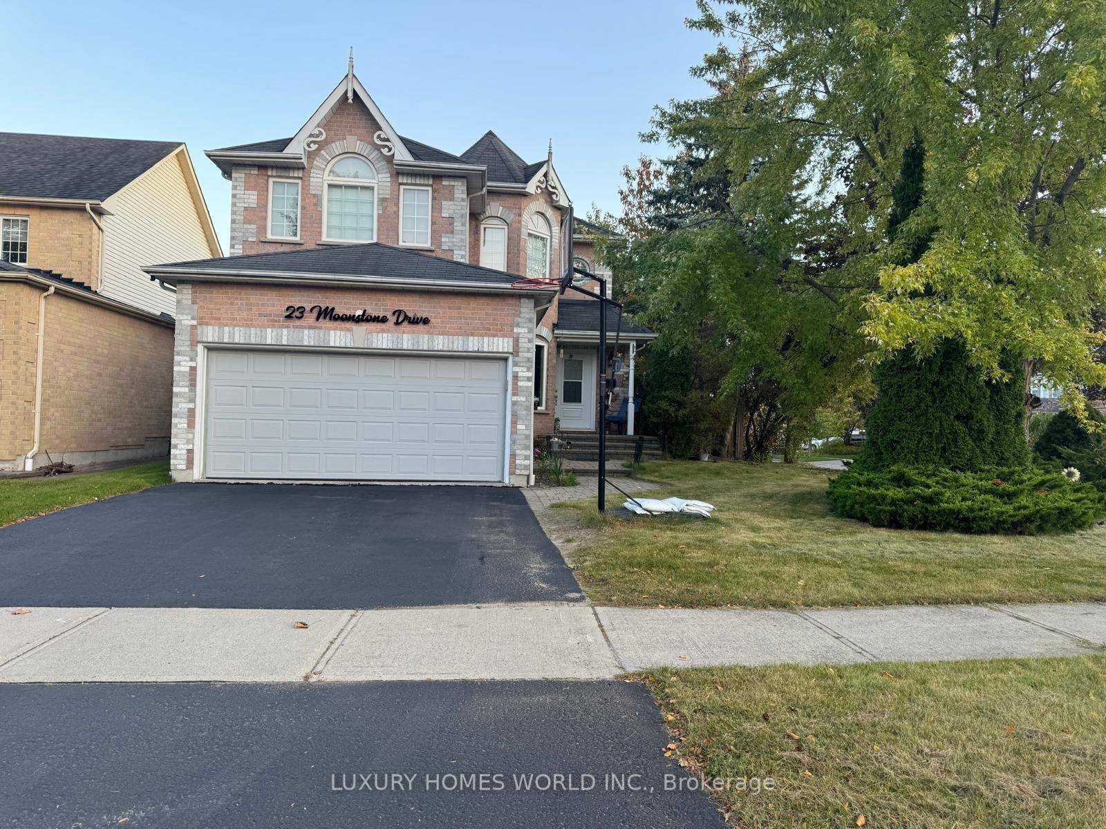 LEGAL BASMENT Spacious 2 Bedroom, 1 Bathroom Unit with Separate Entrance amp ; Ensuite Laundry !