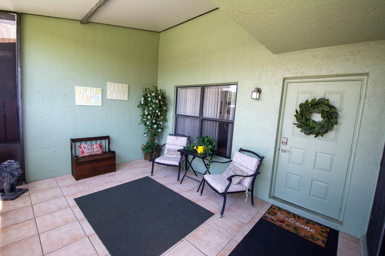 Spacious 2 bedroom 2 bath with over 1400sq ft of living space, covered screened patio.