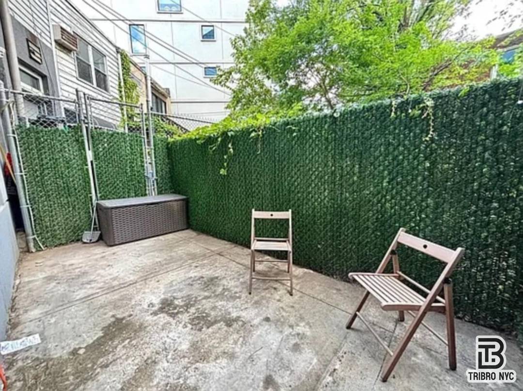 Gorgeous 1 bedroom in prime Williamsburg with a backyard and right by McCarren Park !