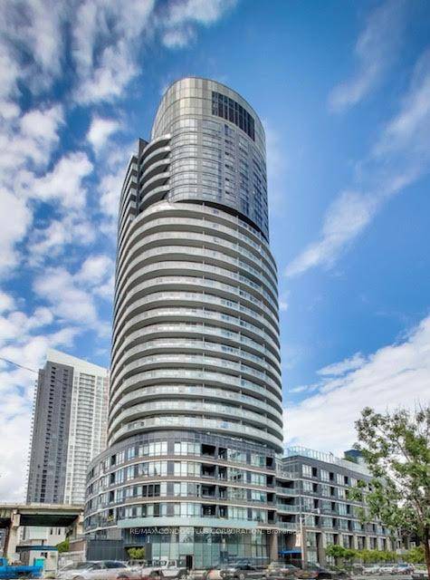 Live in the heart of downtown Toronto !