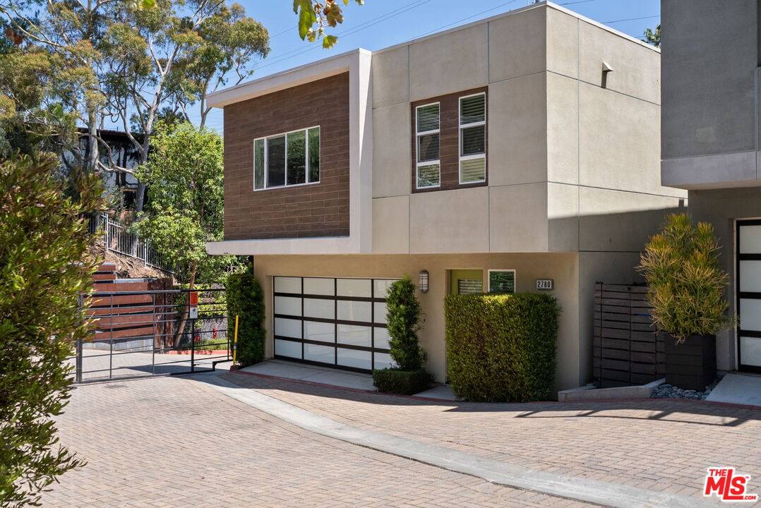 2780 N Wright Ln 3BR Hollywood Hills East La