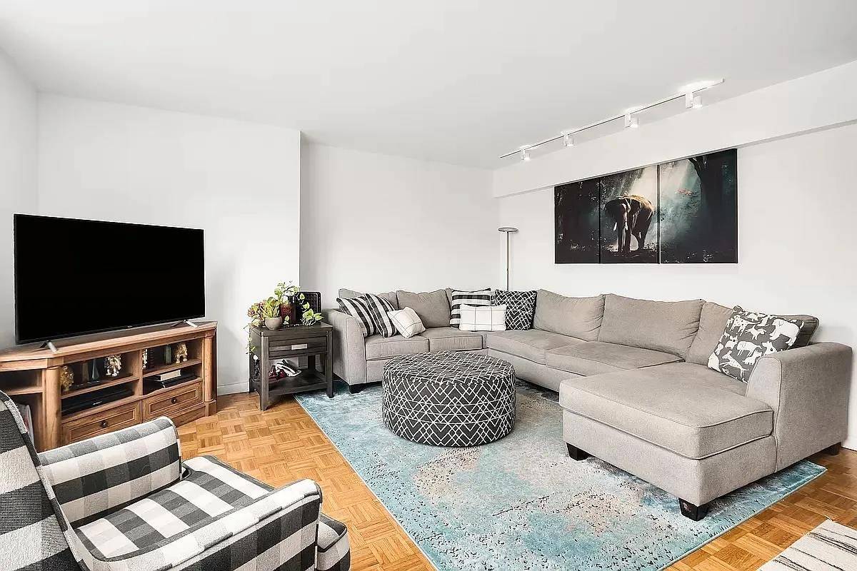Available June 9 ! Come home to the best of the Upper West !