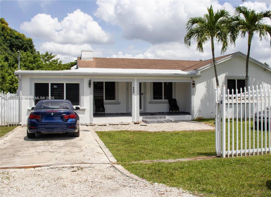 Welcome to perfection in the quiet and family oriented Biscayne Gardens.