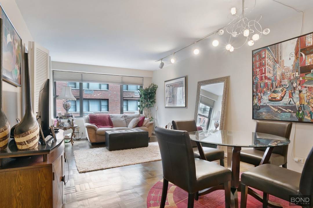 Brand new to market ! This captivating one bedroom home is in good condition with wonderfully serene views !