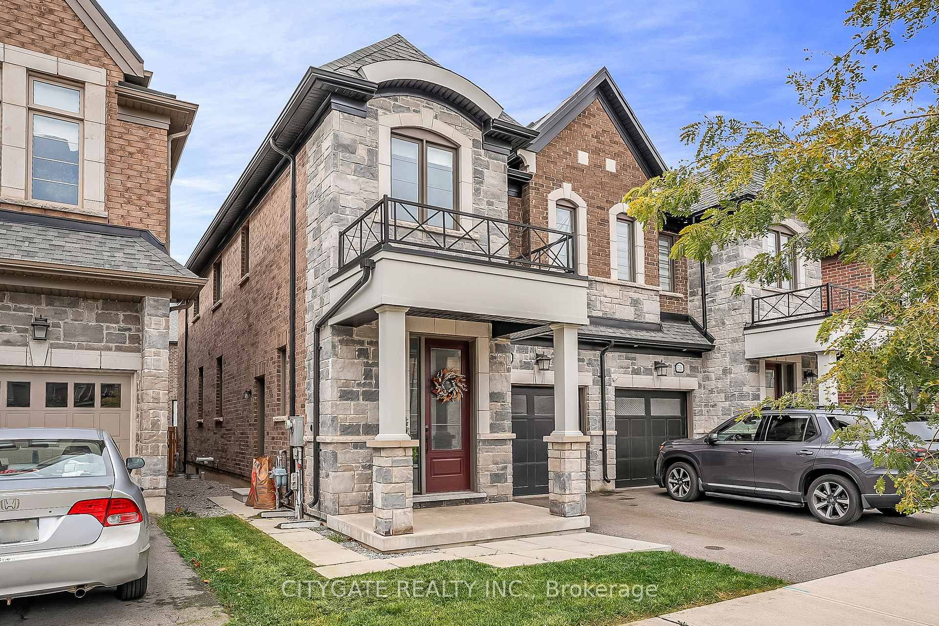 Welcome to 1328 Hamman Way, a stunning, well maintained, upgraded 4 1 semi detached home in Milton's sought after Ford Community.