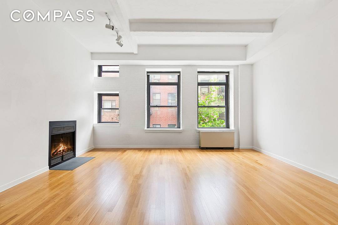 A rare, oversized loft in the heart of the West Village Meatpacking District !