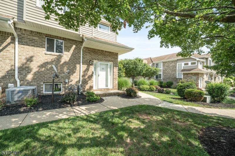 Welcome to 33 Marina View Dr !