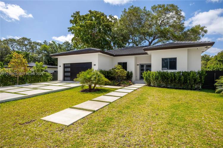 Perfect family home brand new construction on oversized 10, 200 SF lot !