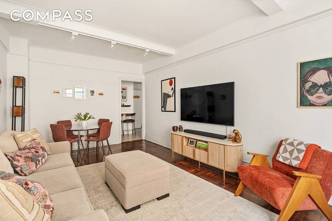 Showings begin at open house Sunday 2 15 10 30 12 00pm by appointment Adorned with pre war charm residence 11E at the Oliver Cromwell is a notably bright, pin ...