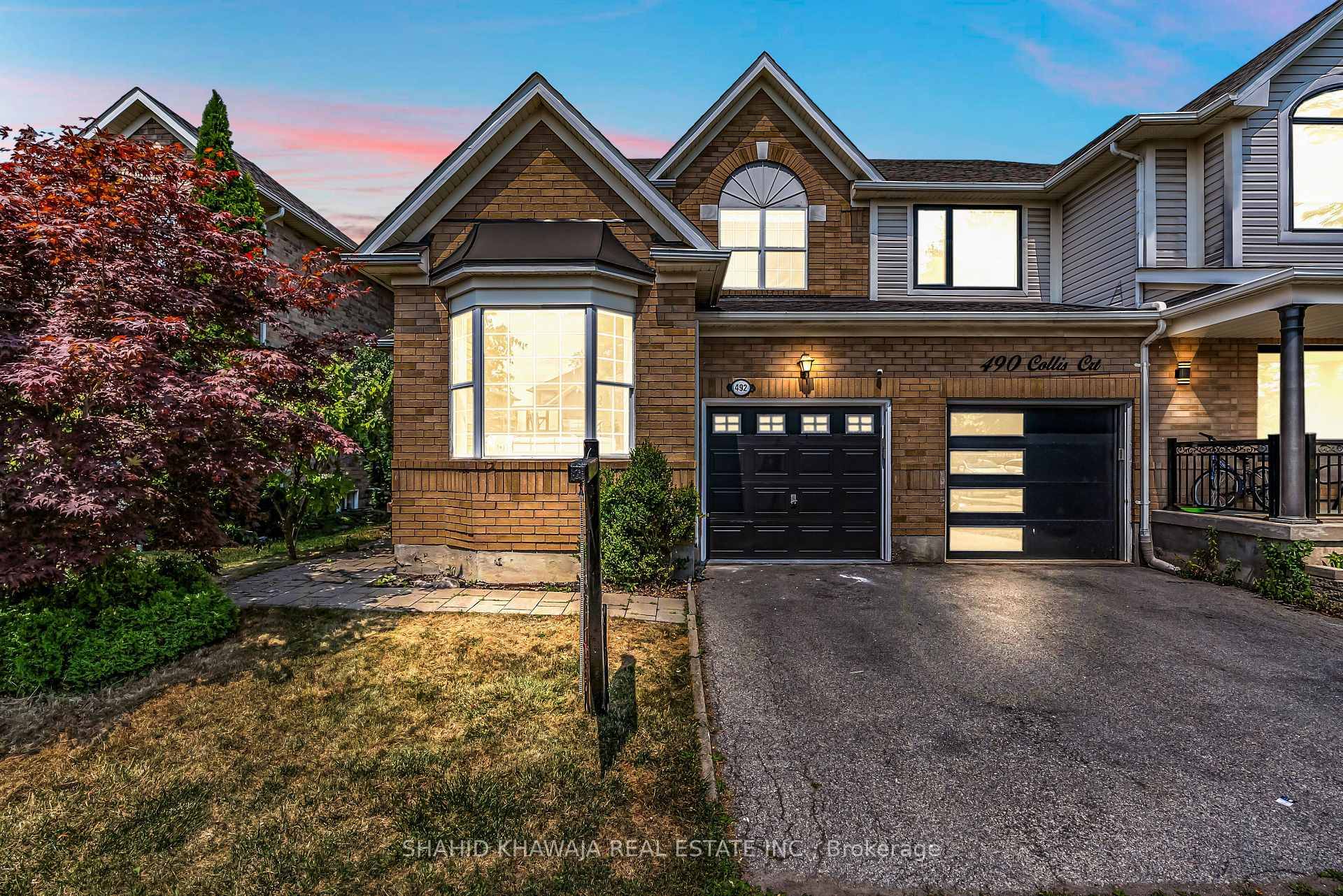 View Virtual Tour A timeless home situated in the serene neighbourhood of Clarke.