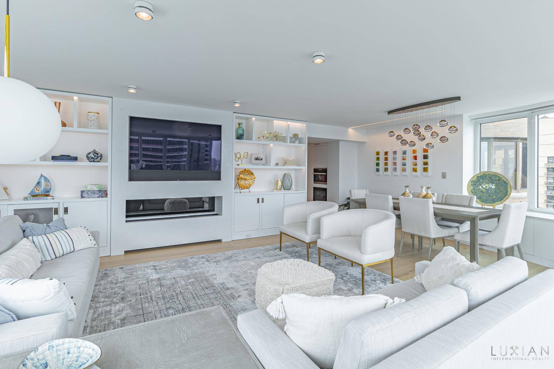 EXCITING ENTERTAINER S MODERN MASTERPIECE PERFECTION ELEVATED Welcome to an unparalleled lifestyle high above NYC at 330 East 38th Street, Unit 36N !