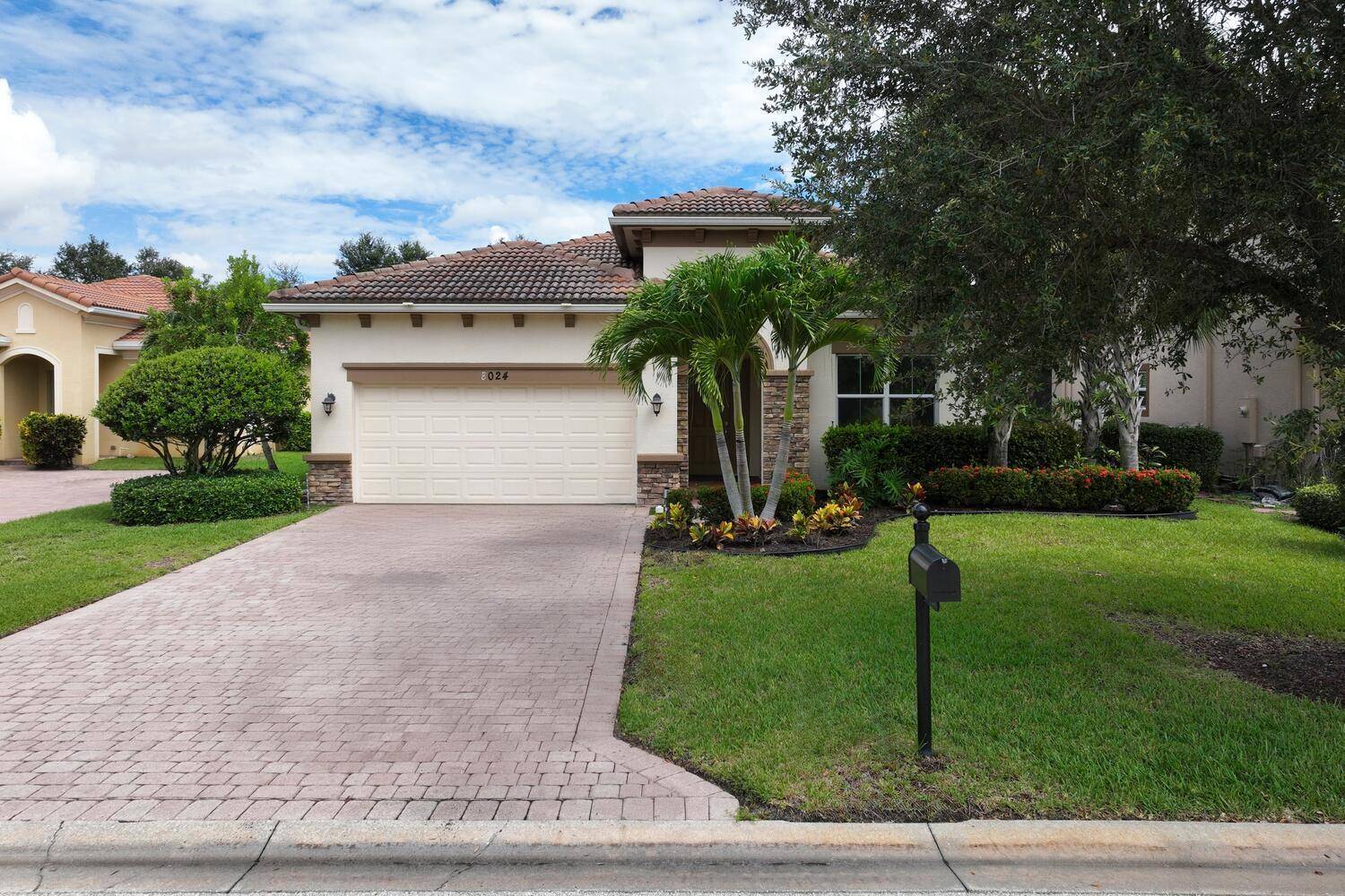 Welcome to Savannah Estates aka Venetian Village !