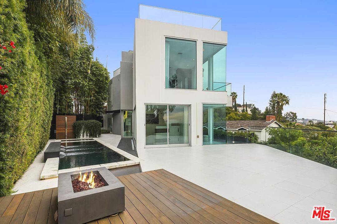 1377   Miller Pl 4.0 Sunset Strip LA