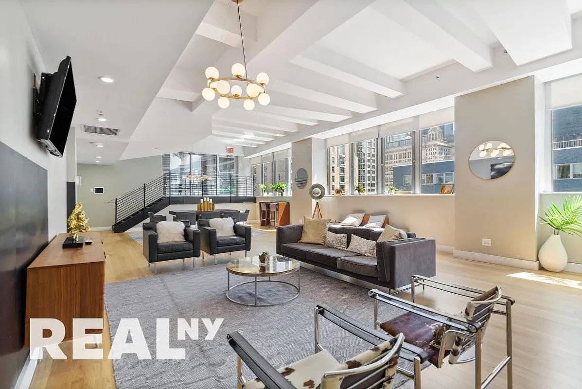 Welcome home to 50 Murray Street a full service elevator doorman building in the heart of Tribeca !