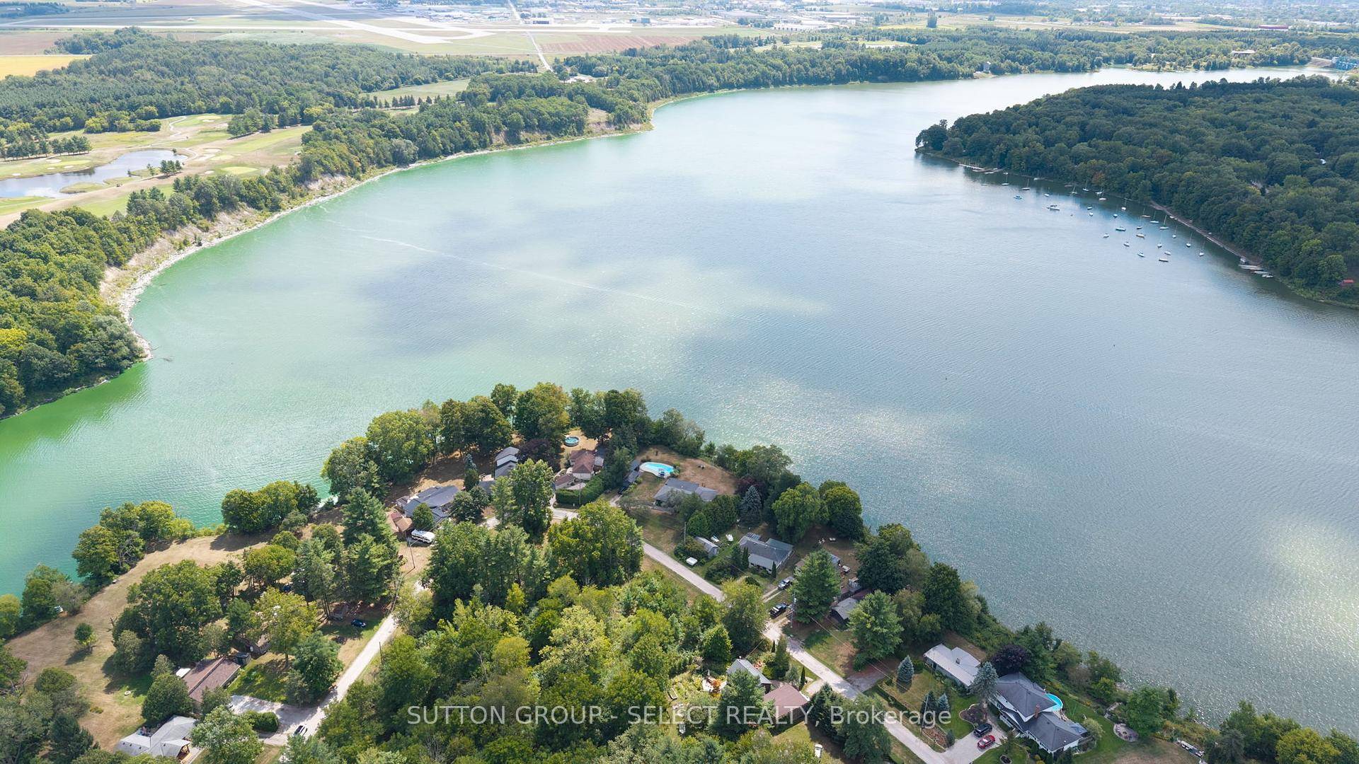 Welcome to your lakeside dream home retreat !
