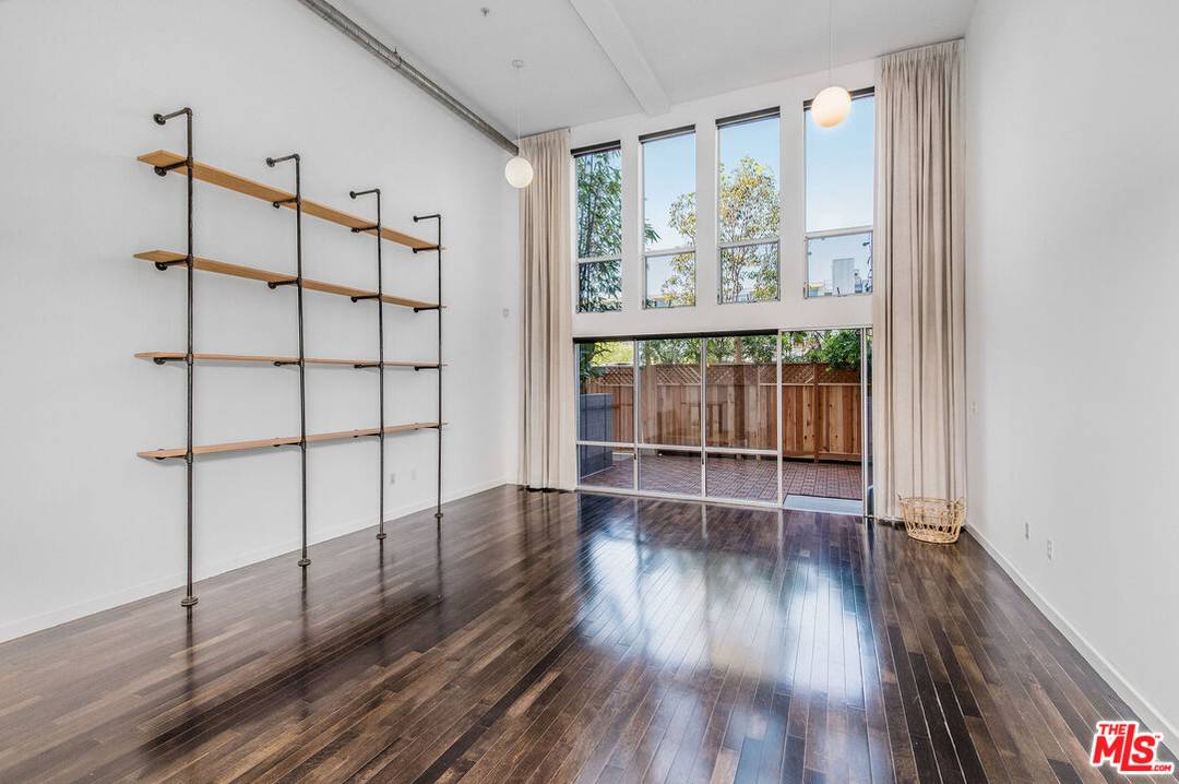 4215 Glencoe Ave 1BR Marina Del Rey La