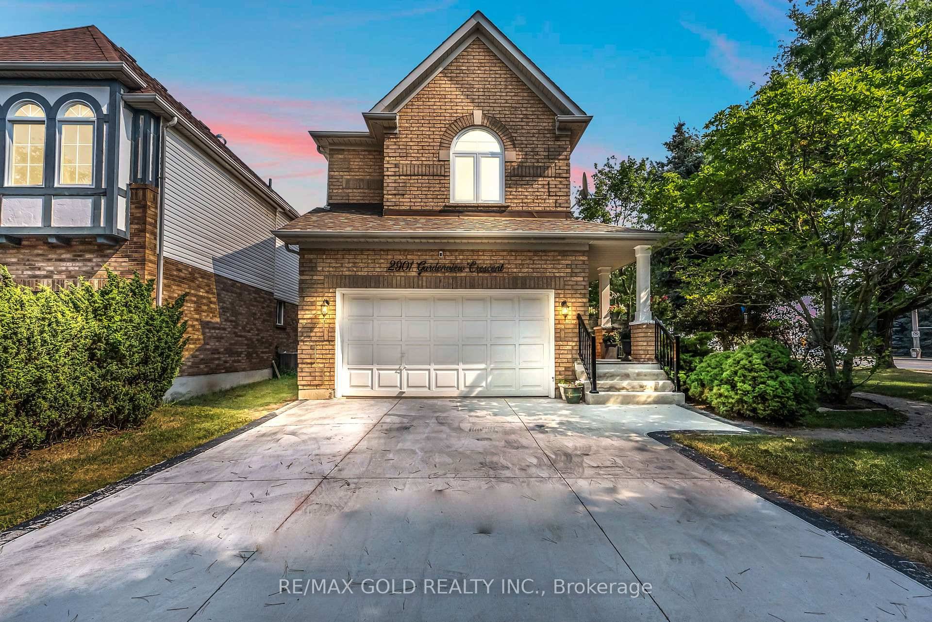 Welcome to this beautifully updated detached family home in a highly desirable Mississauga neighborhood, featuring a brand new legal two bedroom basement apartment 2024 ideal for rental income or multigenerational ...