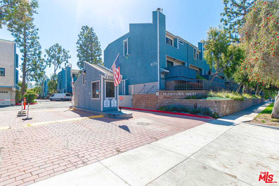 8162   Manitoba St 2BR La