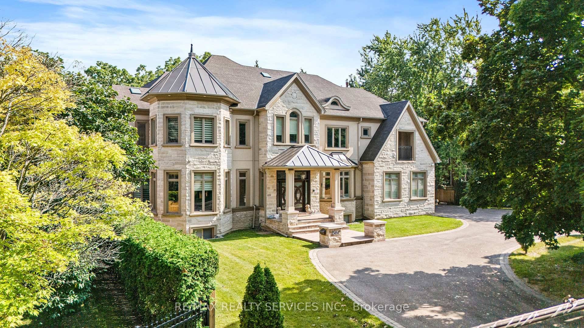 Step into unparalleled luxury with this exquisite 6 1 bedroom, 6 2 bath custom built executive home on prestigious Mississauga Road !