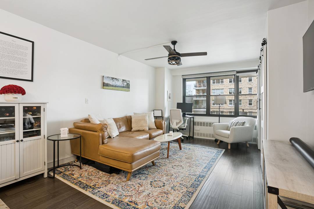 Welcome to Residence 9D at 345 East 81st Street.