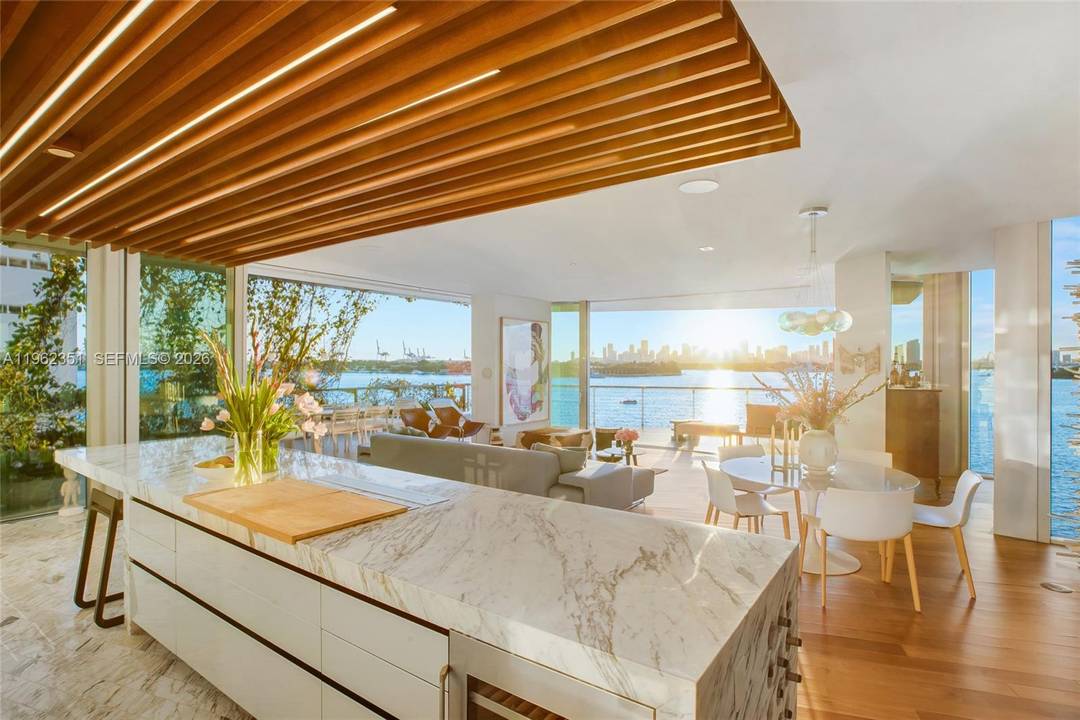 Experience the most breathtaking sunset views over Biscayne Bay from the highly coveted F line the most premium residence in the building.