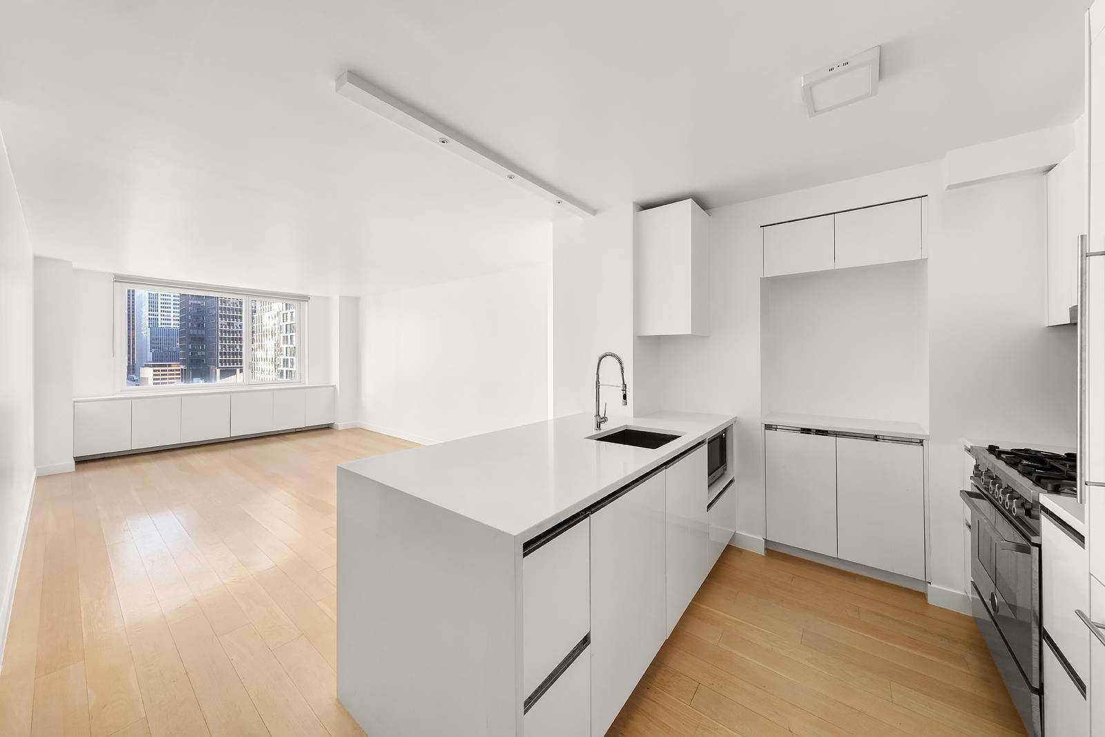 Prime Midtown Manhattan Luxury Condo True 3 Bedroom, 2 Bathroom with Premier Amenities Located in one of Midtown Manhattan's most coveted luxury buildings, this spacious and elegant 3 bedroom, 2 ...