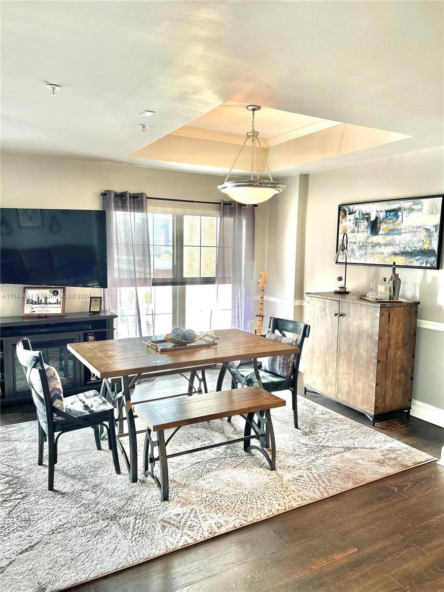 Beautifully updated condo with amazing views located along the Majestic St.