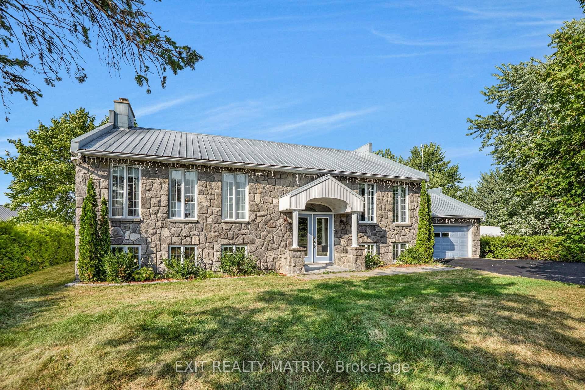 Located in the quiet community of the Domaine Chartrand.