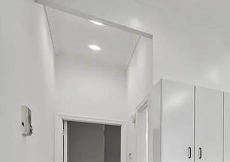 Available for early April !