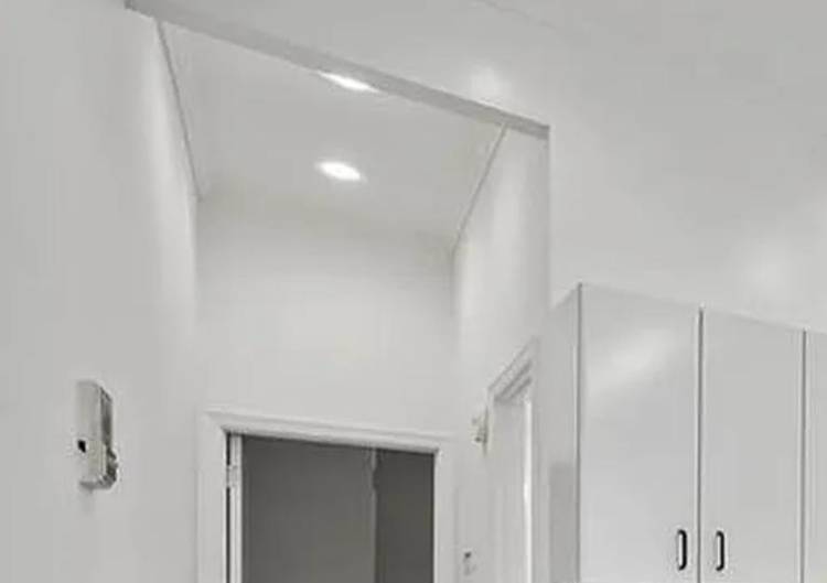 Available for early April !