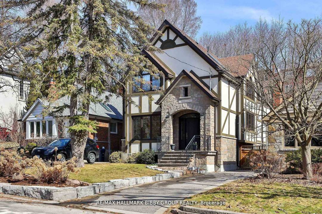 Meticulously Built With Only The Finest Of Materials, This Detached, Four Bedroom Baby Point Residence Combines Great Attention To Detail With Exceptional Design !