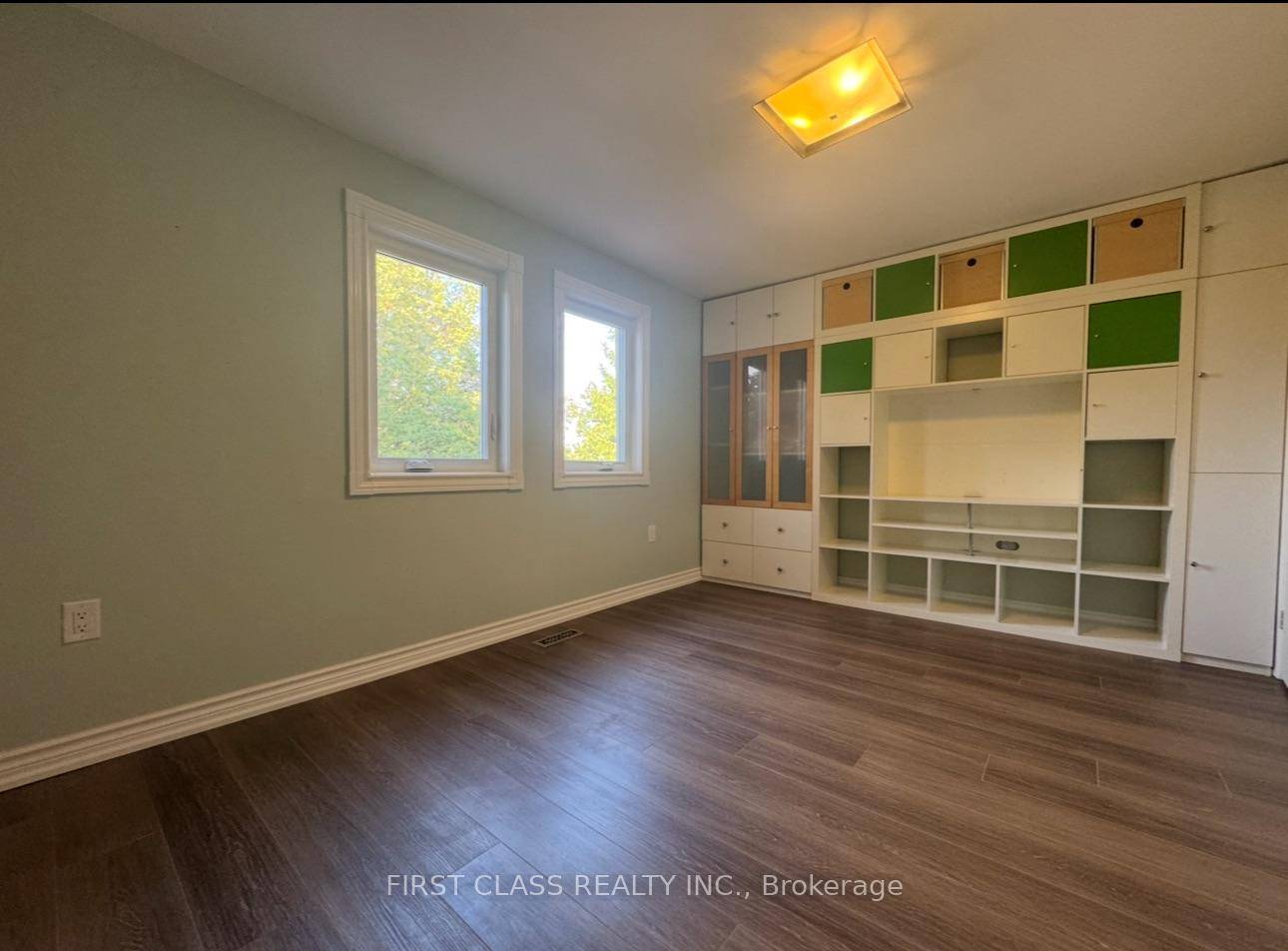 Ground and second floor just fully renovated !