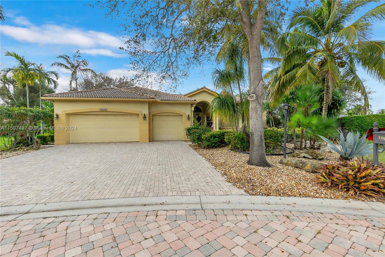 Beautiful 5 Bed 3 Bath 3 Car Garage Pool Home On A Huge Private Landscaped Cul De Sac Lot.