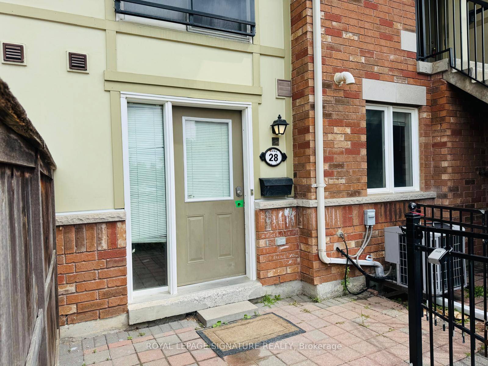 Welcome to this charming 1 bedroom townhouse style condo located in the sought after Cornell Community of Markham !