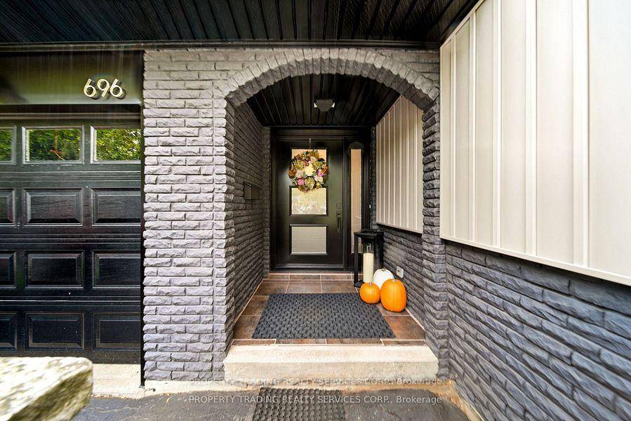 Discover this beautifully well maintained Detached home in South Aldershot, at 696 Francis Rd.