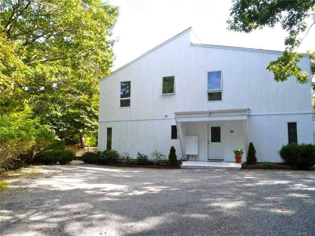 160 Bull Path, East Hampton NY 11937