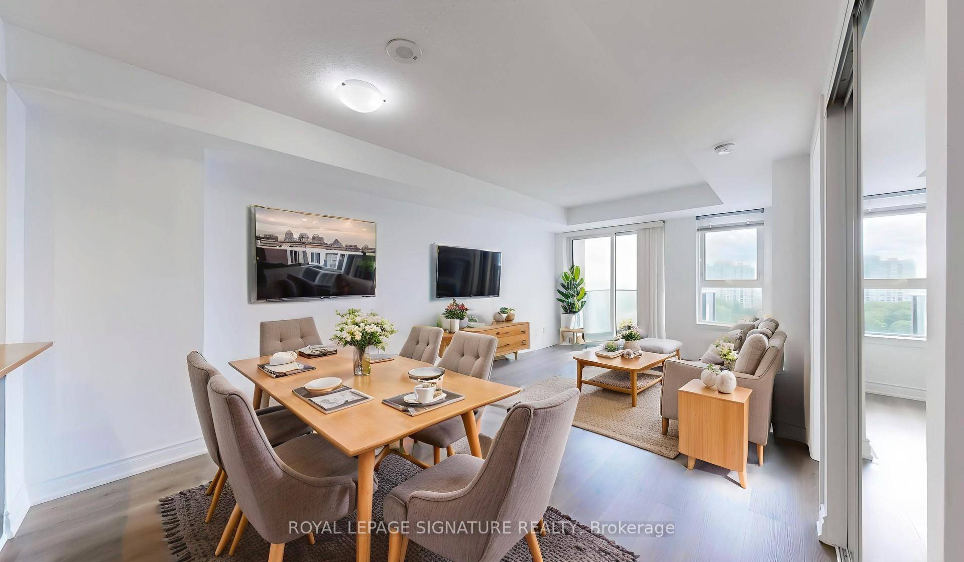 Stunning 1 Den With Breathtaking West Views 640 Sq Ft 2025 Upgrades.