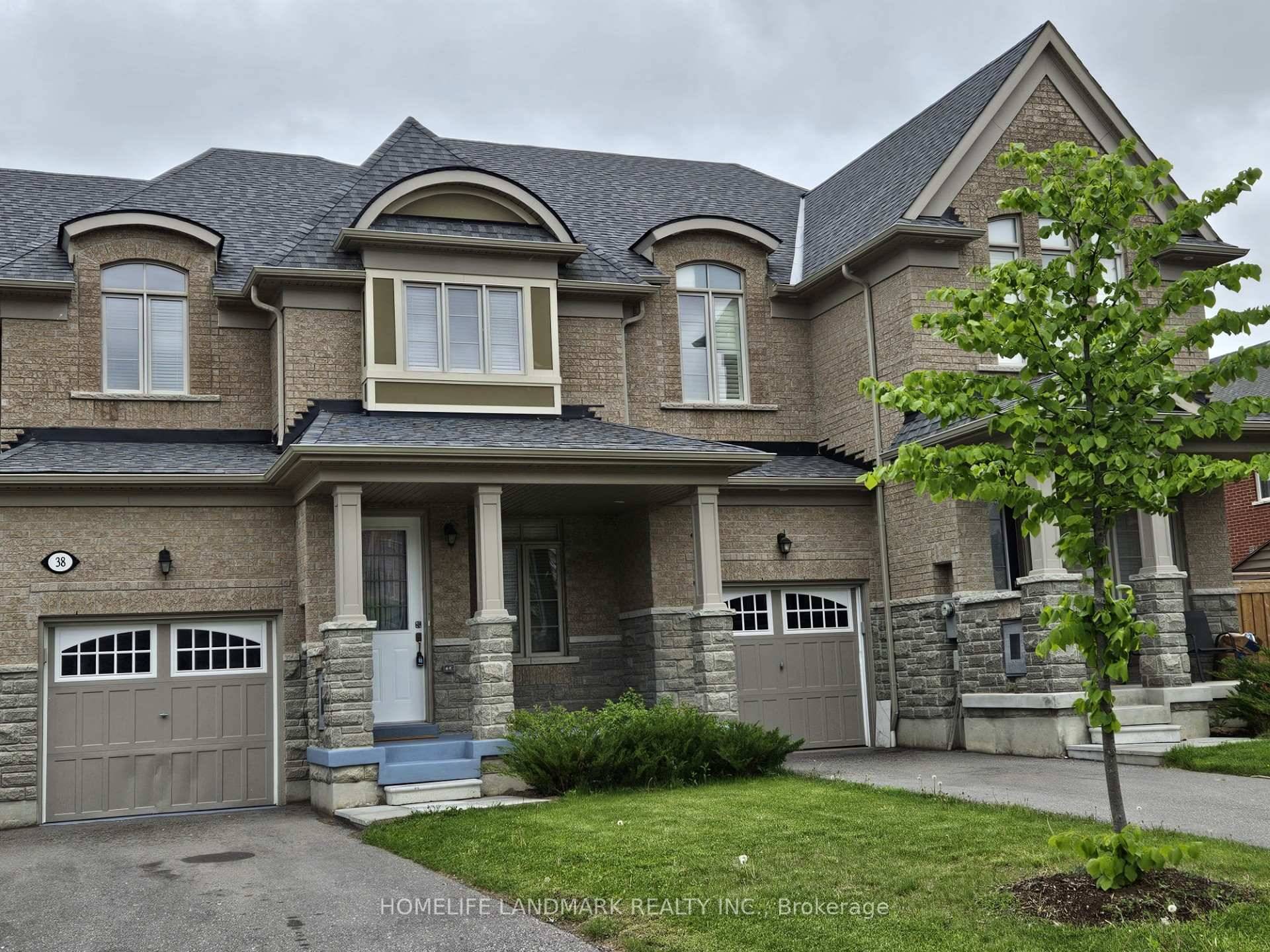 Stunning 3 Bed, 2. 5 Bath Townhouse in a Prestigious Ajax Community 2, 000 Sq Ft of Stylish Living Space !