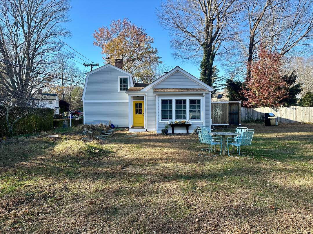 Step into this delightful and charming fisherman's cottage in the heart of downtown Old Saybrook.